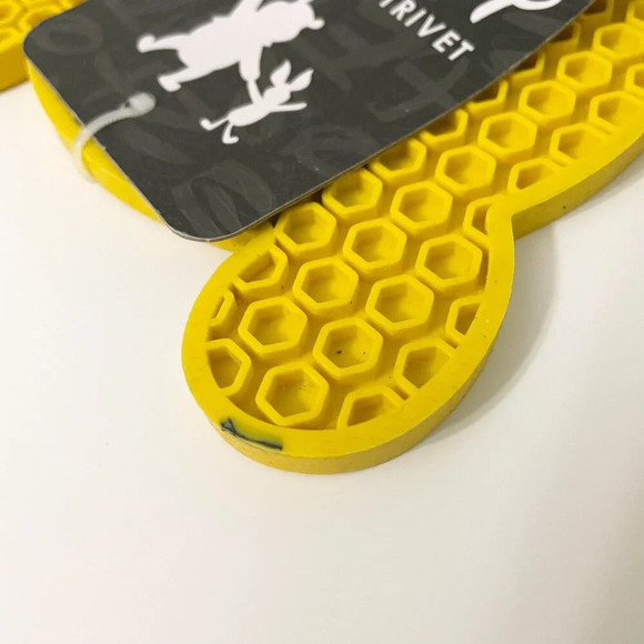 Disney Winnie the Pooh Oven Mitt and Pot Holder and Silicone Trivet - Picture 3 of 12